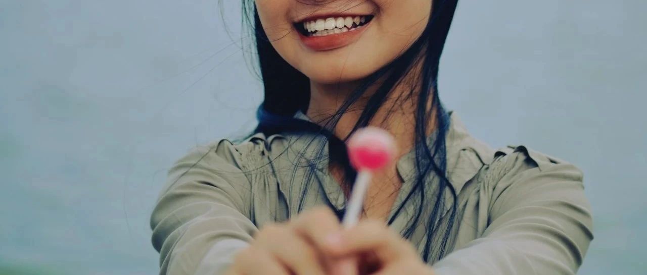 数百万憋屈的大人,被18岁女孩的勇气狠狠上了一课 - 武志红主创团